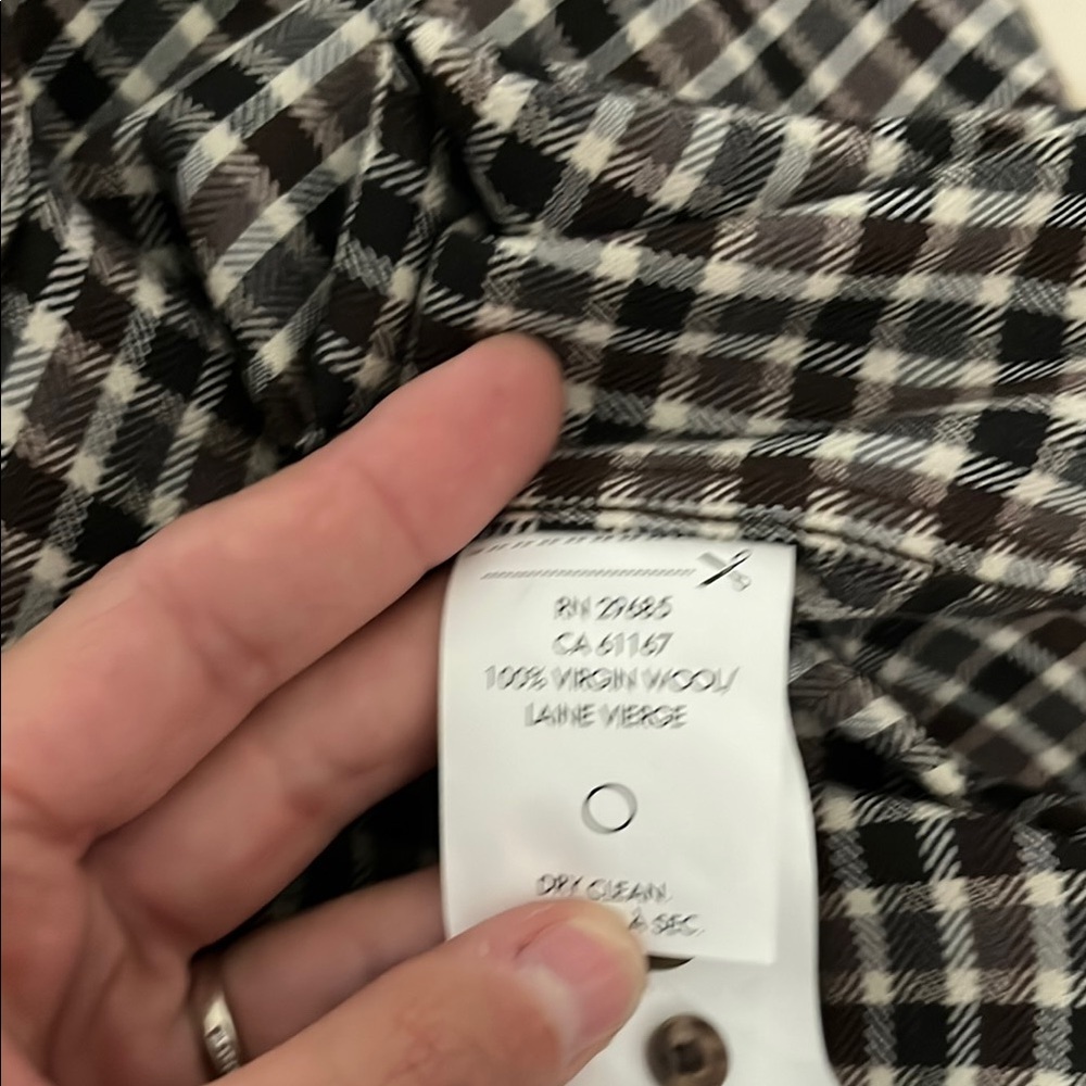 Pendleton Men’s Large Black and Brown Plaid Casual Button Down Shirt - Picture 7 of 7